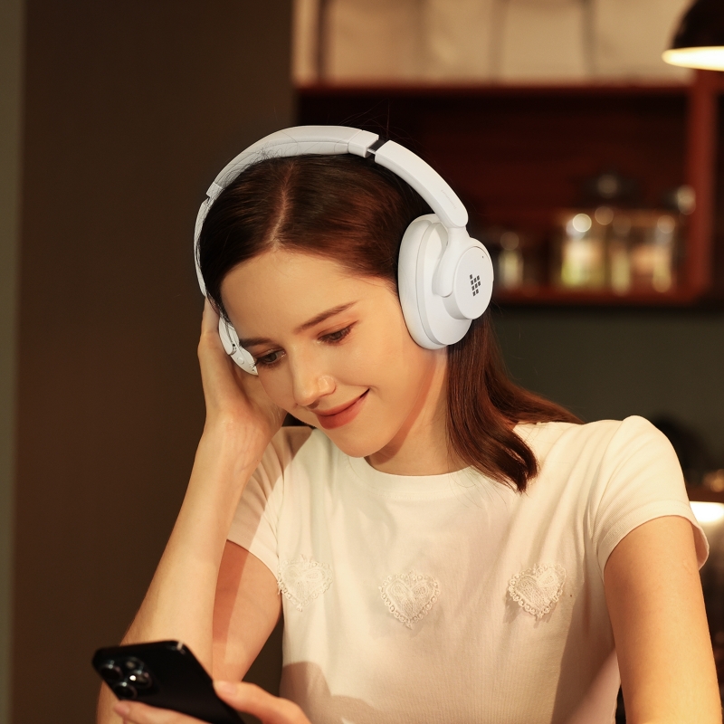 Tronsmart Sounfii Q20S Vezeték Nélküli Fejhallgató, Hybrid ANC -40 dB, Bluetooth 5.3, Akár 60 Óra Üzemidő, Hi-Res Audio, Fehér